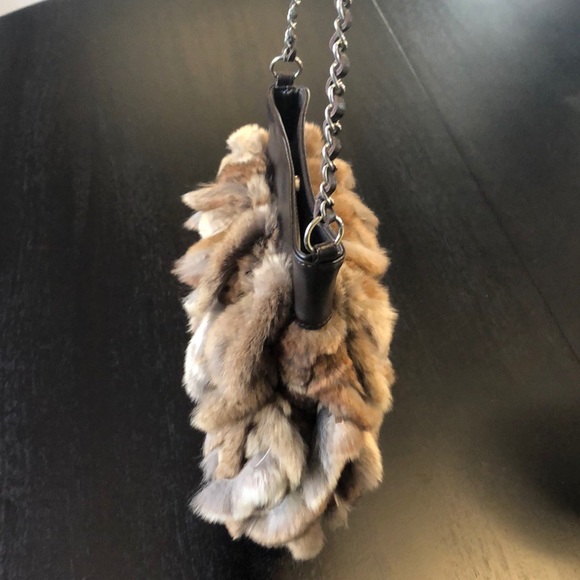 Cedric’s fringy rabbit fur mini handbag - Picture 3 of 8
